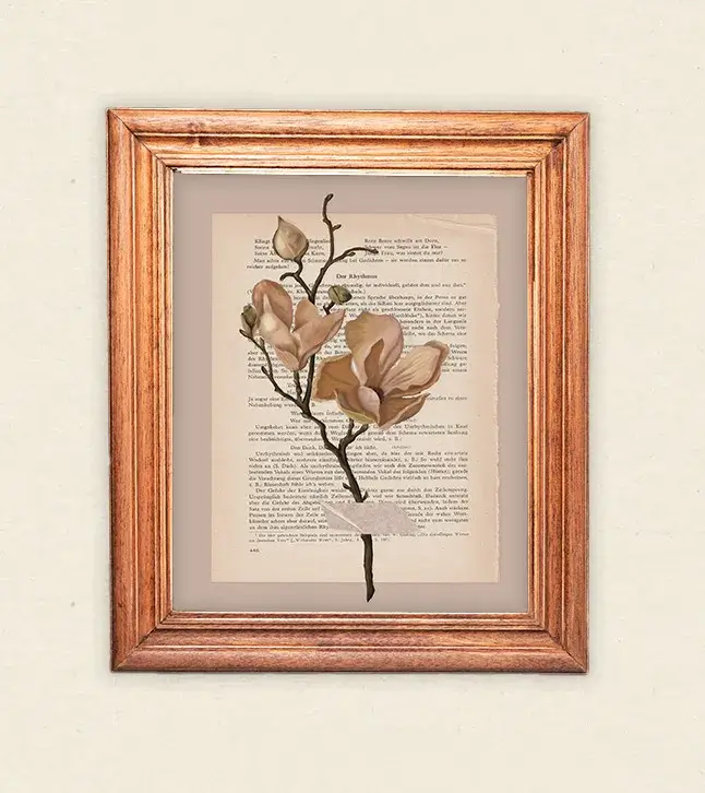 moderne wandbilder blumen, blumen poster vintage, vintage blumen, kunst auf buchseiten, kunstdruck buchseiten, handgezeichnete blumen, botanik wandbild, minimalistische naturposter, geschenk für buchliebhaber