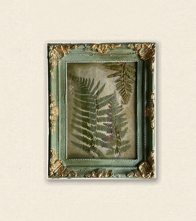 Originale Kunst kaufen, Vintage Wanddeko, Kunst kaufen , gepresste Blumen Bilder, Farn Poster, Original Kunstwerke kaufen, Kunstwerk mit Rahmen, Kunstwerk mit Rahmen barock, Kunst salbeigrün, Wanddeko salbeigrün, handgefertigte Kunst, Bilder Vintage Shabby, Wandbild Shabby Chic, 3er set bilder mit rahmen