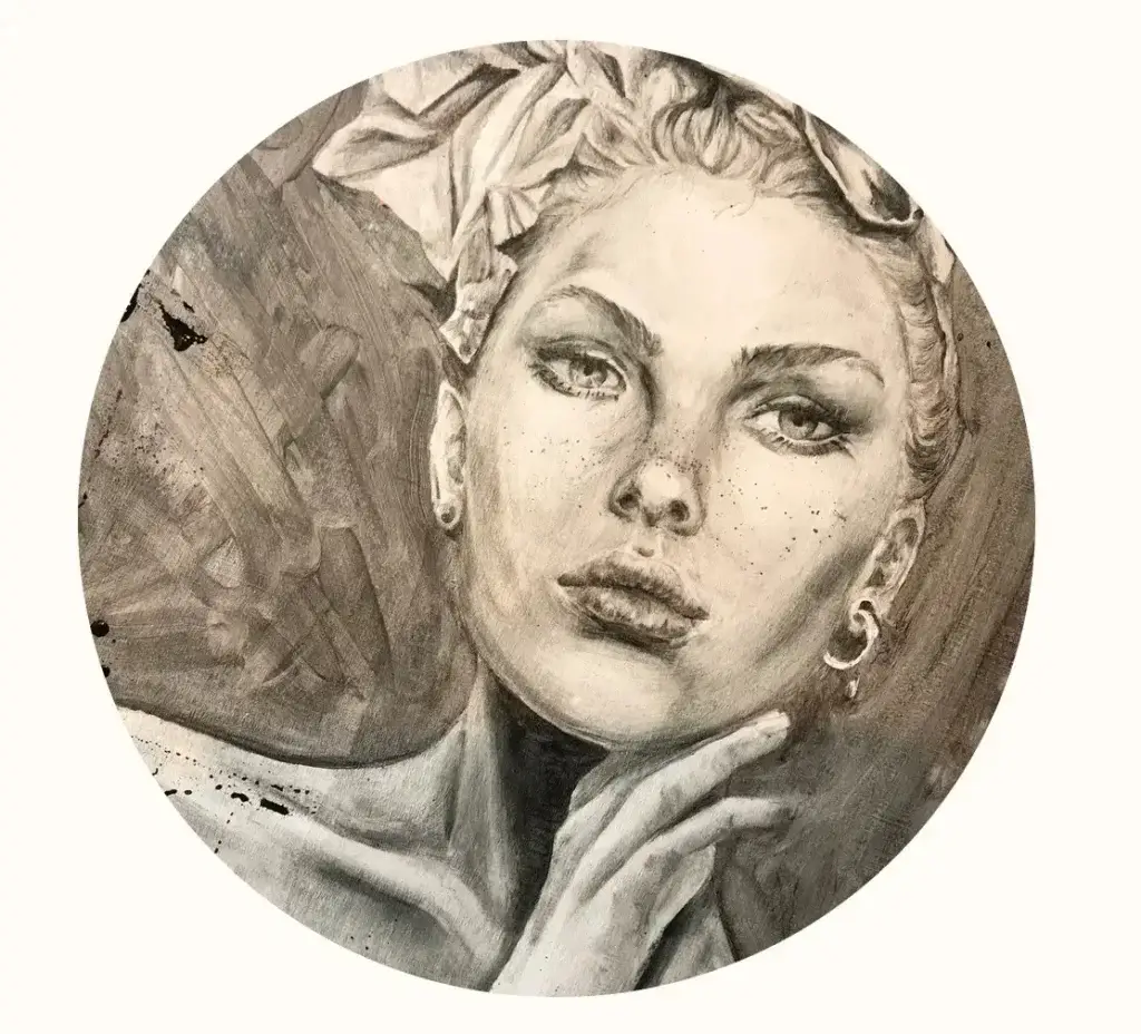 Fertiges rundes Schwarz-Weiß-Porträt einer Frau mit Haartuch in Grisaille-Technik auf einer Holzleinwand von Lineativ Studio.