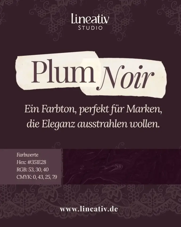 Eine elegante Design-Grafik von Lineativ Studio im tiefen Pflaumenton Plum Noir. Der Hintergrund ist mit einem feinen, floralen Ornament-Muster verziert. Im oberen Bereich steht das Logo „Lineativ STUDIO“. Darunter befindet sich ein weißes, angerissenes Papier-Element mit der Aufschrift „Plum Noir“ in einer stilvollen Serifenschrift. Es folgt der Slogan: „Ein Farbton, perfekt für Marken, die Eleganz ausstrahlen wollen.“. Unten links listet ein dunkleres Feld die exakten Farbwerte auf: Hex #351E28, RGB 53, 30, 40 und CMYK 0, 43, 25, 79. Ganz unten steht die Webadresse „www.lineativ.de“.