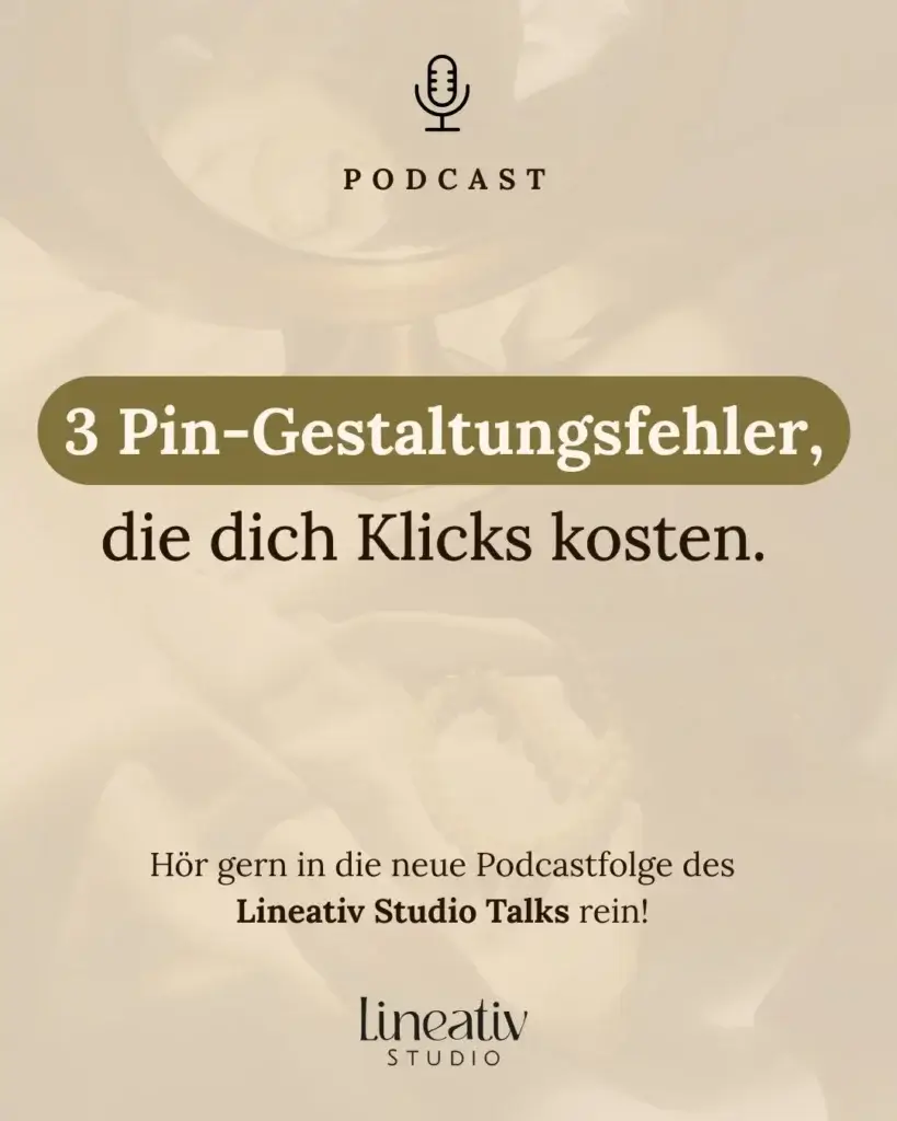 Ein beigefarbener Grafikhintergrund mit einem dezenten Mikrofon-Icon und dem Wort „PODCAST“. In der Mitte steht in einem olivgrünen Kasten: „3 Pin-Gestaltungsfehler, die dich Klicks kosten.“ Darunter befindet sich der Text: „Hör gern in die neue Podcastfolge des Lineativ Studio Talks rein!“ Ganz unten ist das Logo von „Lineativ STUDIO“ zu sehen.